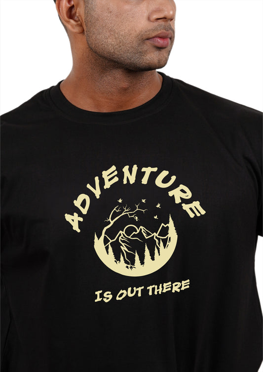 ADVENTURE IS OUT THERE Oversize T-shirt